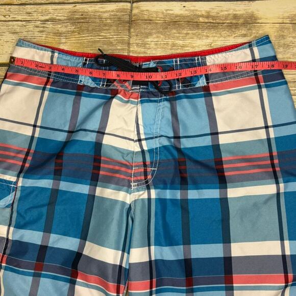 Old Navy Red White Blue Plaid Mesh Lined  Knee Length Swim Trunks Sz L - Picture 2 of 9
